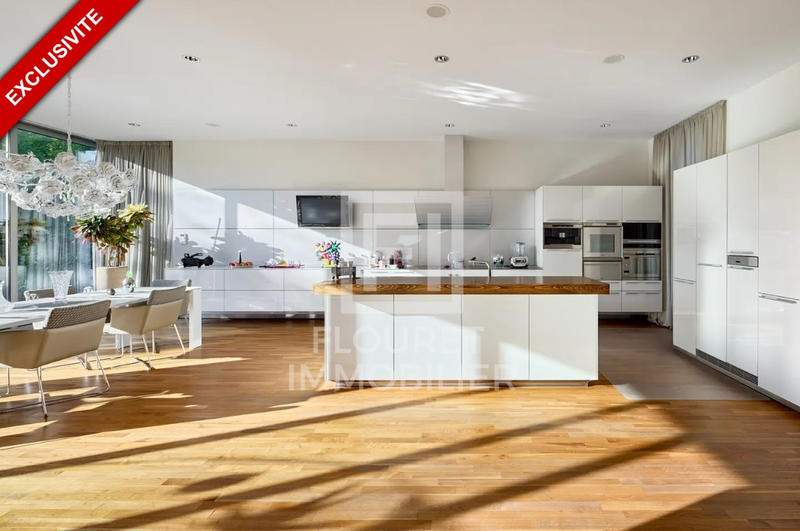 Demeure - 260 m² - 10 pièces