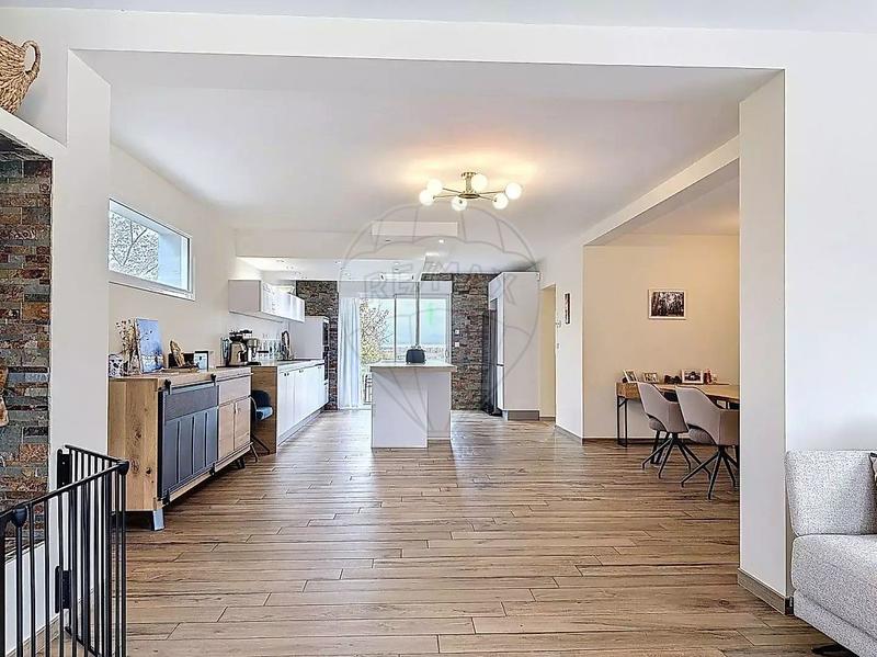 Maison - 220 m² - 7 pièces