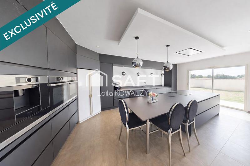 Maison - 321 m² - 10 pièces