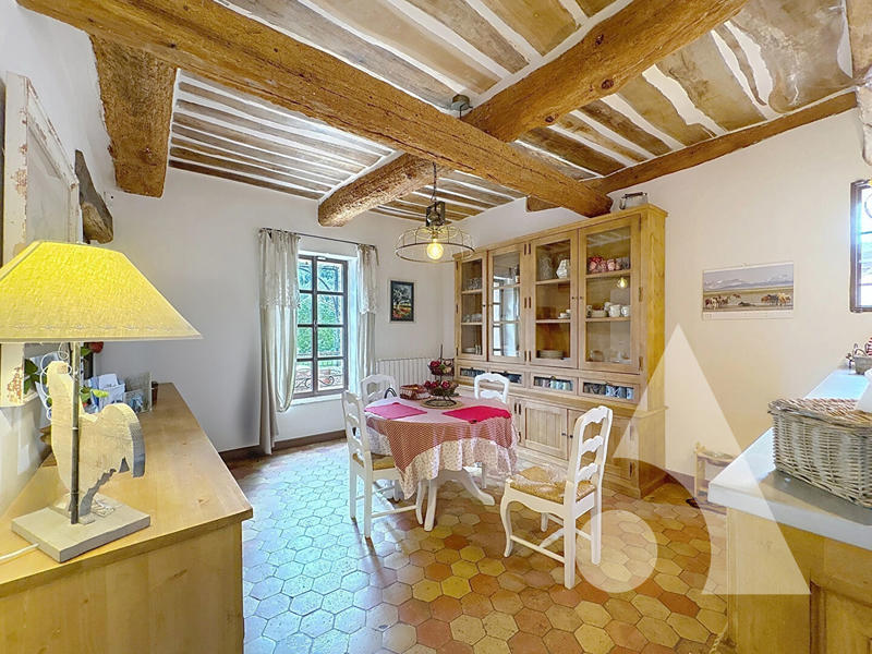 Maison - 250 m² - 7 pièces