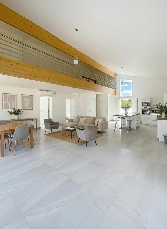 Maison - 216 m² - 8 pièces