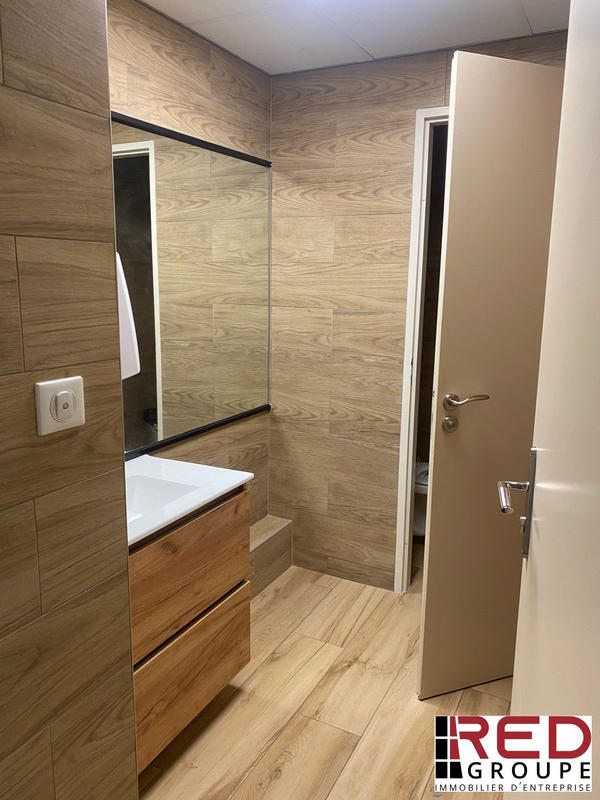 Local d'activités - 291 m²