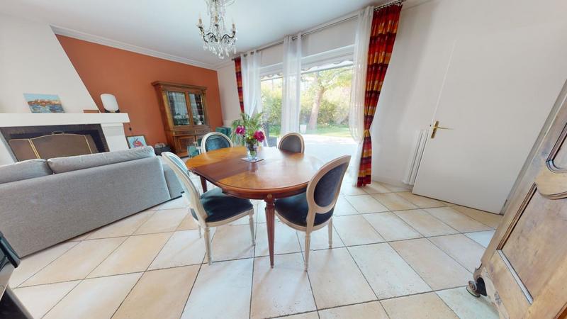 Maison - 205 m² - 7 pièces