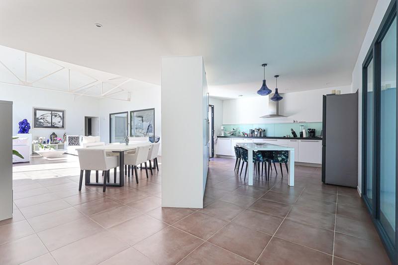 Villa - 203 m² - 9 pièces