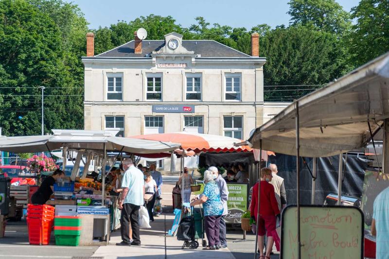 Marché le jeudi matin à la Suze-sur-Sarthe