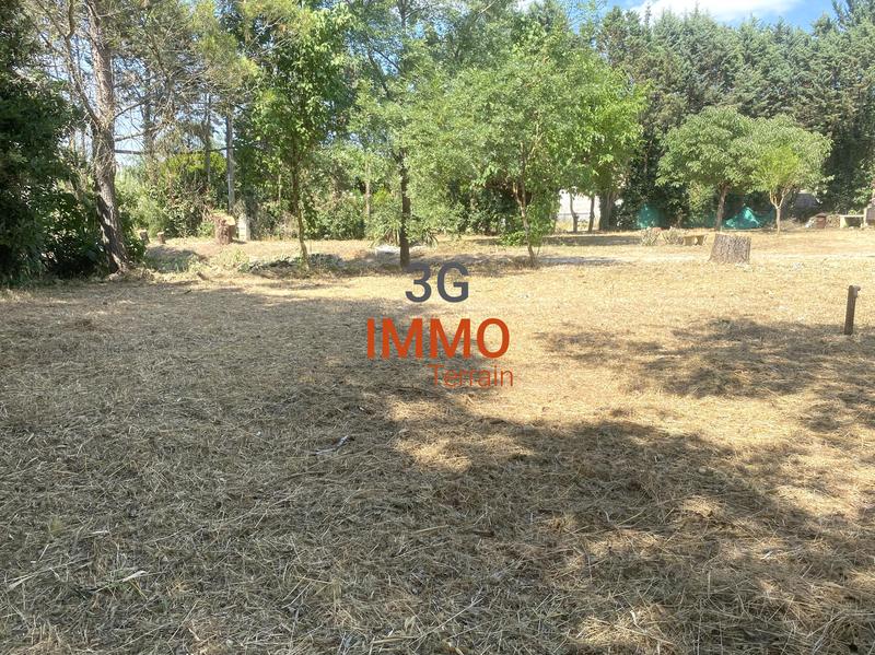 Terrain constructible - 900 m²