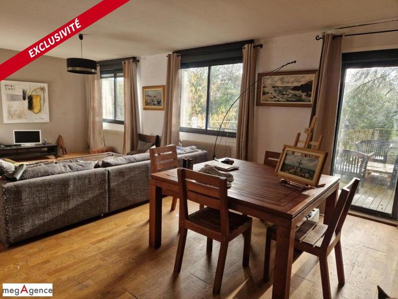 Maison - 225 m² - 9 pièces