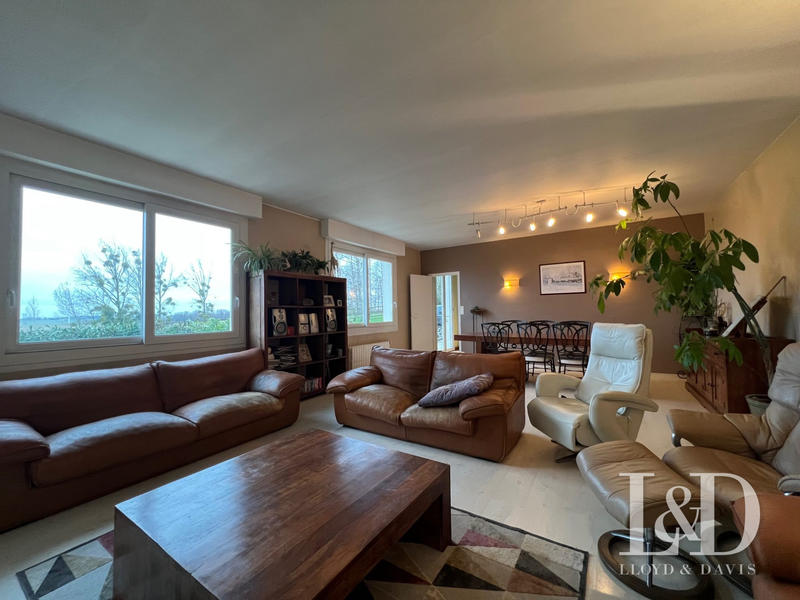 Maison - 330 m² - 9 pièces