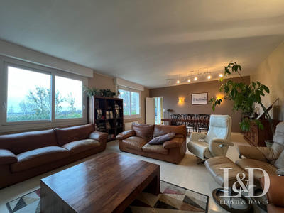 Maison - 330 m² - 9 pièces