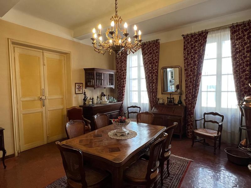 Maison - 260 m² - 10 pièces