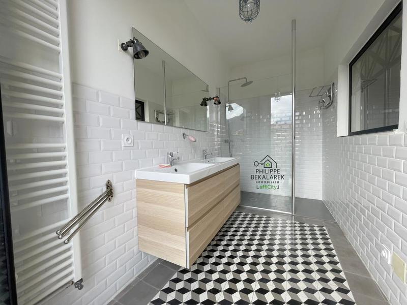 Maison - 228 m² - 9 pièces