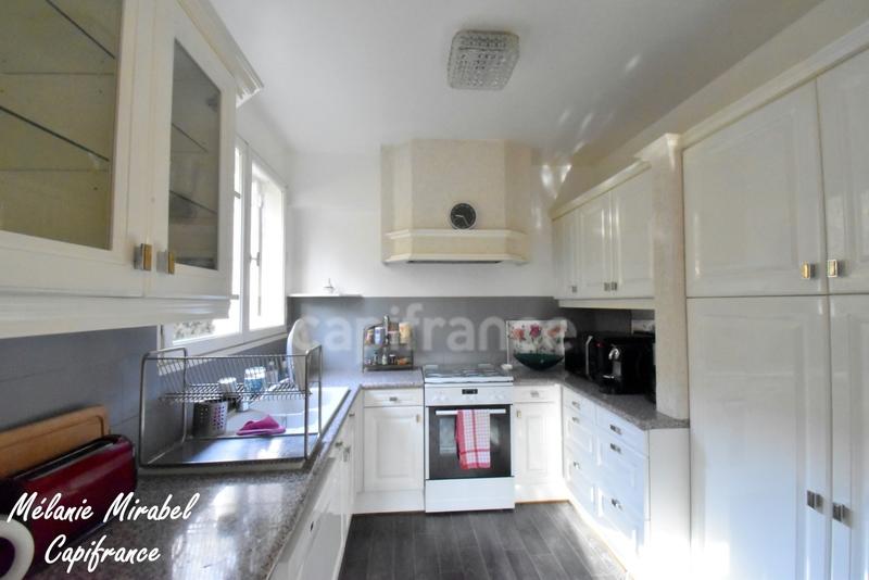 Maison - 186 m² - 10 pièces