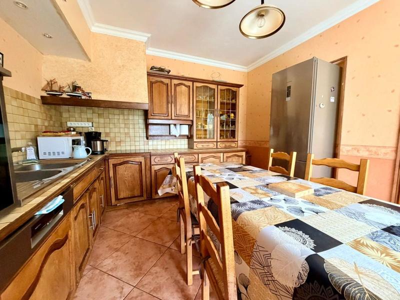 Maison - 230 m² - 9 pièces