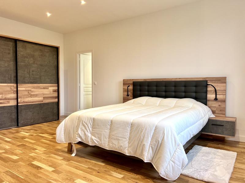 Maison - 214 m² - 8 pièces