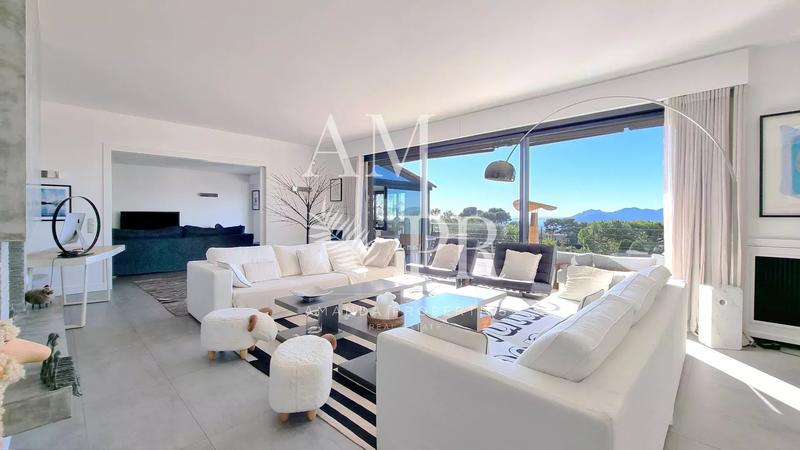 Propriété - 525 m² - 8 pièces