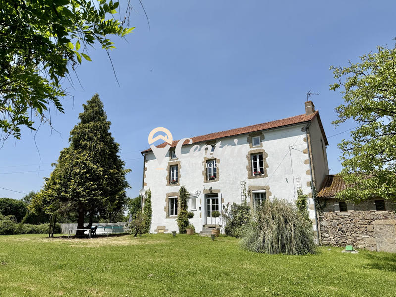 Maison ancienne - 242 m² - 6 pièces