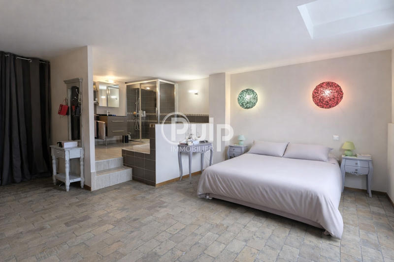 Pavillon - 147 m² - 7 pièces