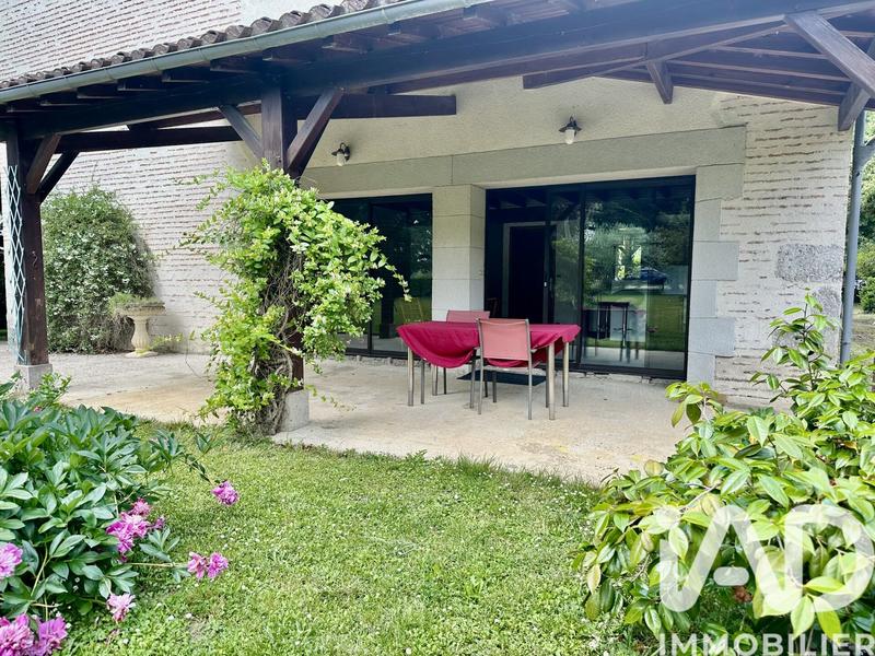 Maison - 240 m² - 8 pièces