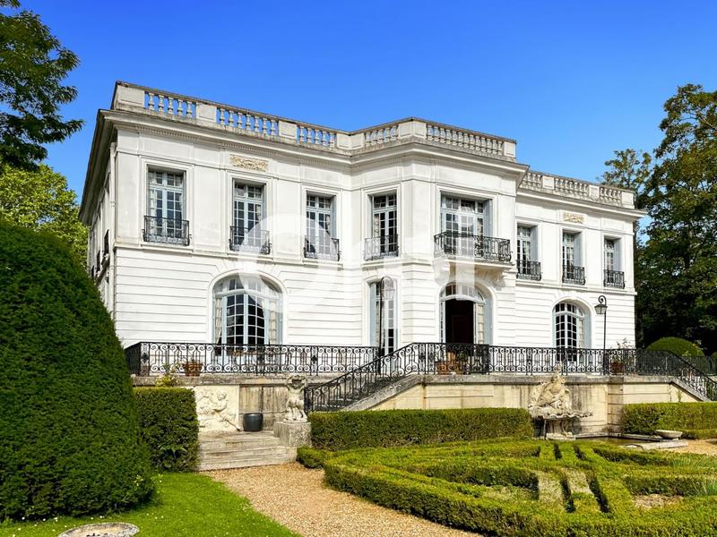 Château - 500 m² - 9 pièces