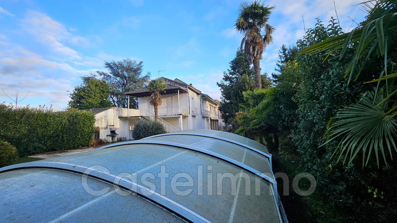 Maison - 635 m² - 14 pièces