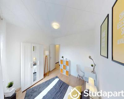 Chambre - 120 m² - 1 pièce