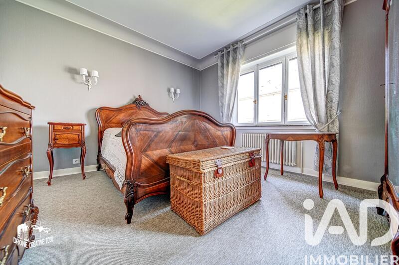 Maison - 260 m² - 10 pièces