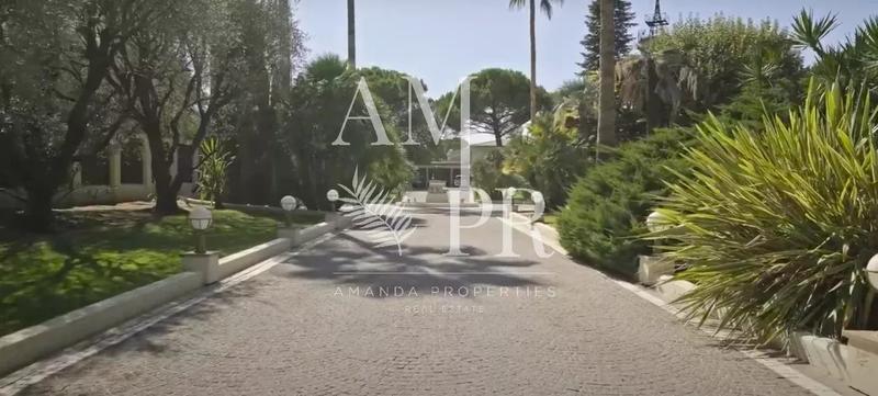 Villa - 520 m² - 10 pièces