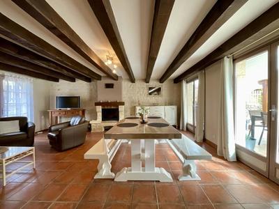 Maison - 250 m² - 10 pièces