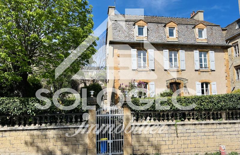 Maison - 232 m² - 11 pièces