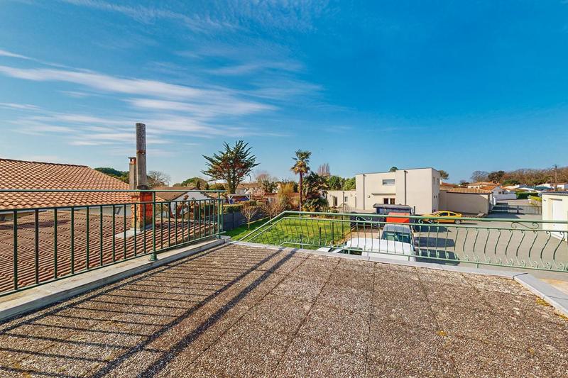 Maison - 198 m² - 8 pièces