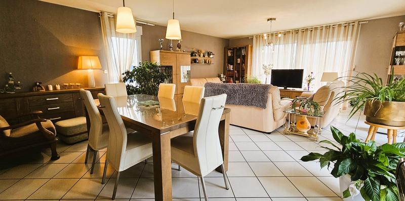 Maison - 230 m² - 8 pièces