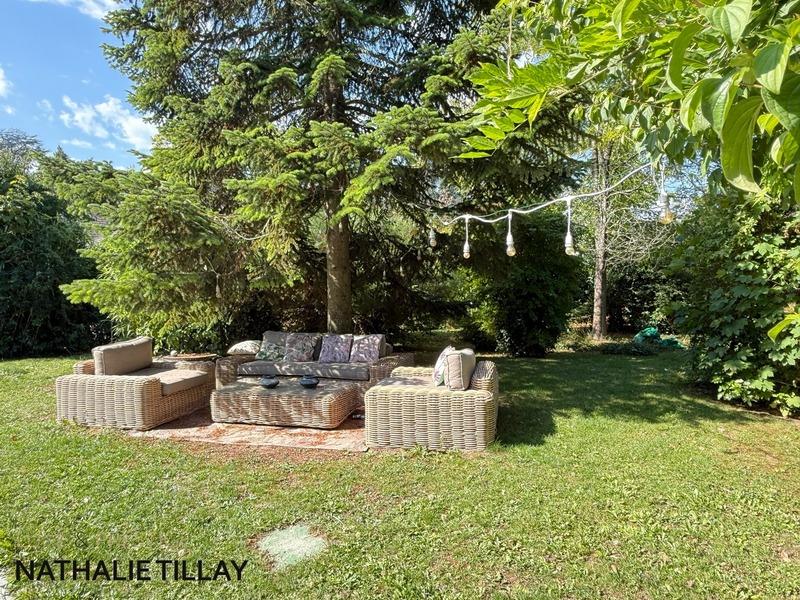 Maison - 284 m² - 9 pièces