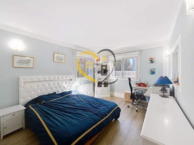 Maison - 190 m² - 10 pièces