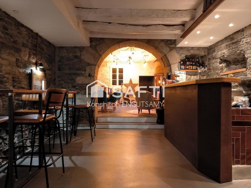 Maison - 235 m² - 10 pièces