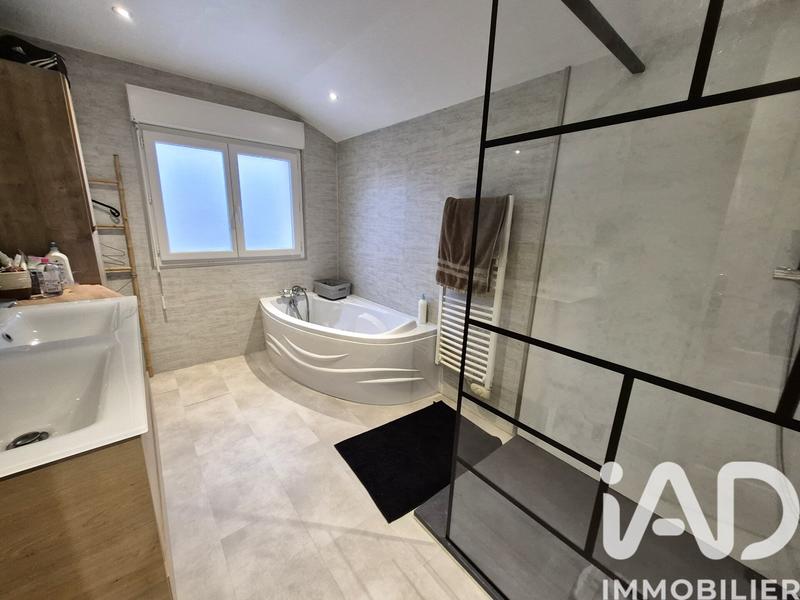 Maison - 236 m² - 8 pièces