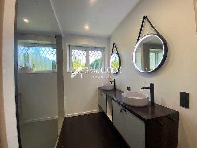 Propriété - 240 m² - 5 pièces