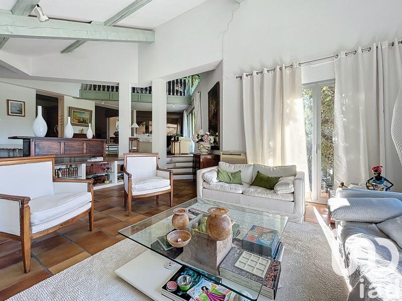 Maison - 233 m² - 7 pièces