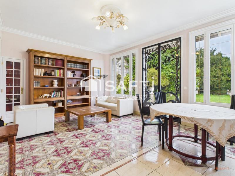 Maison - 255 m² - 11 pièces