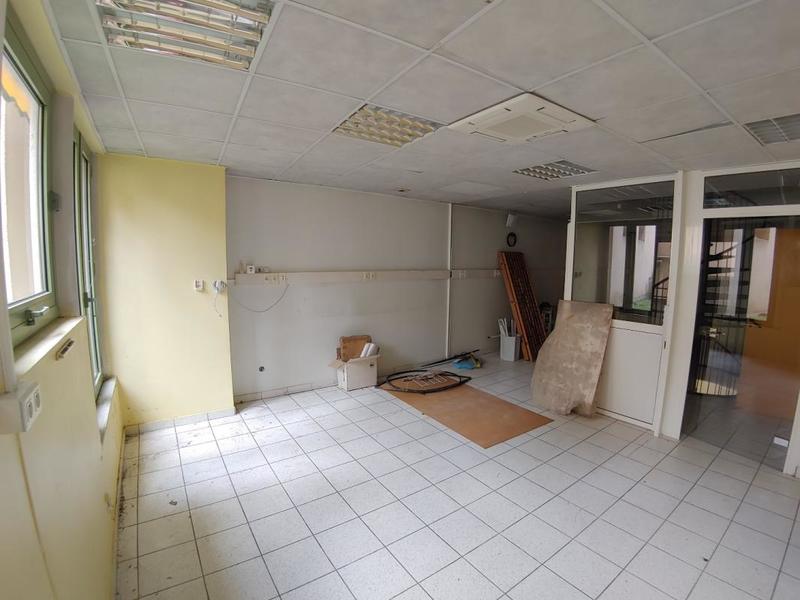 Local commercial - 260 m² - 3 pièces