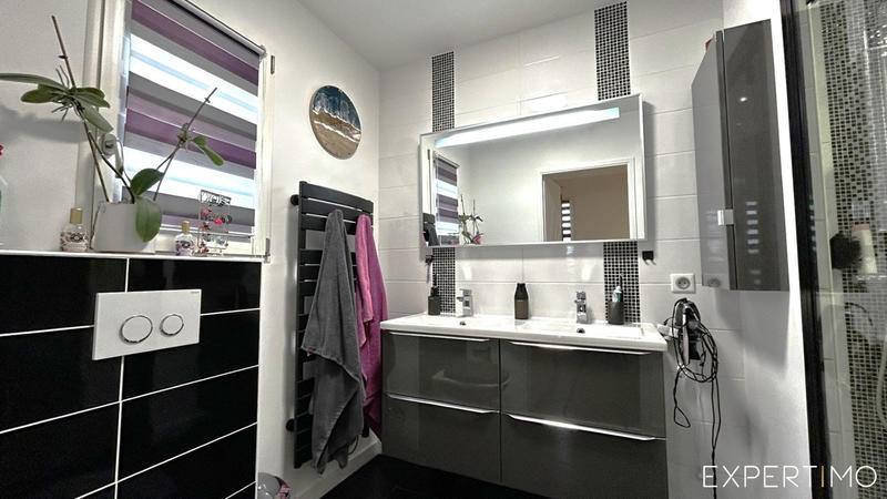 Maison - 186 m² - 8 pièces