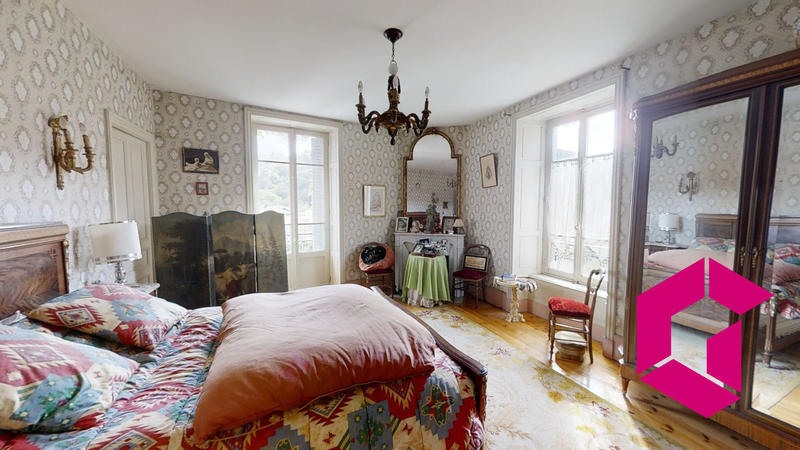 Maison - 180 m² - 6 pièces