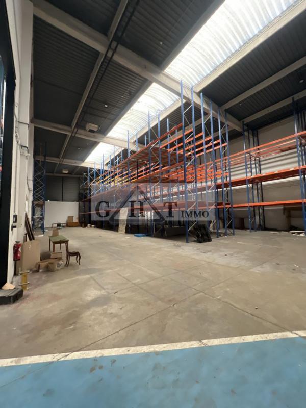 Entrepôt - 1 502 m²