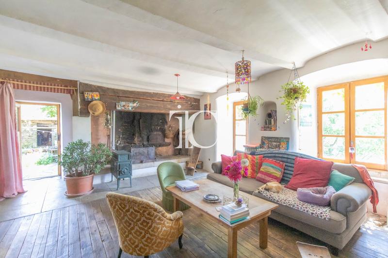 Propriété - 341 m² - 9 pièces