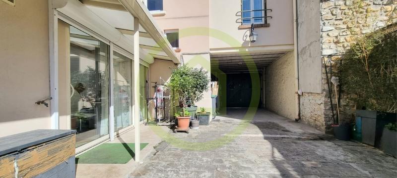 Maison - 220 m² - 7 pièces