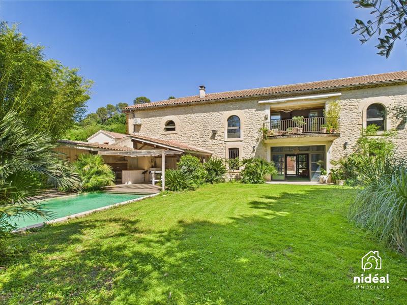 Mas - 350 m² - 13 pièces