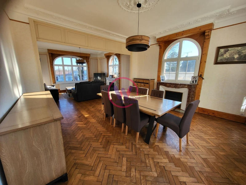 Maison - 237 m² - 7 pièces