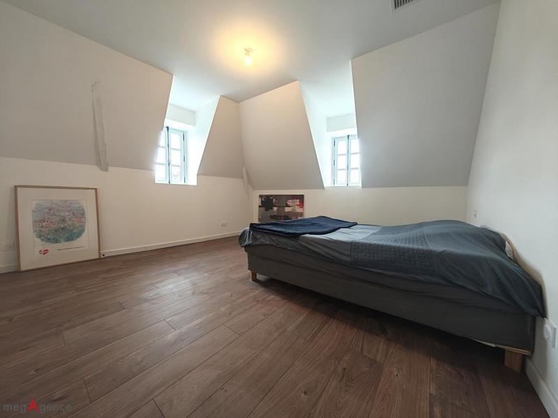 Maison - 225 m² - 9 pièces