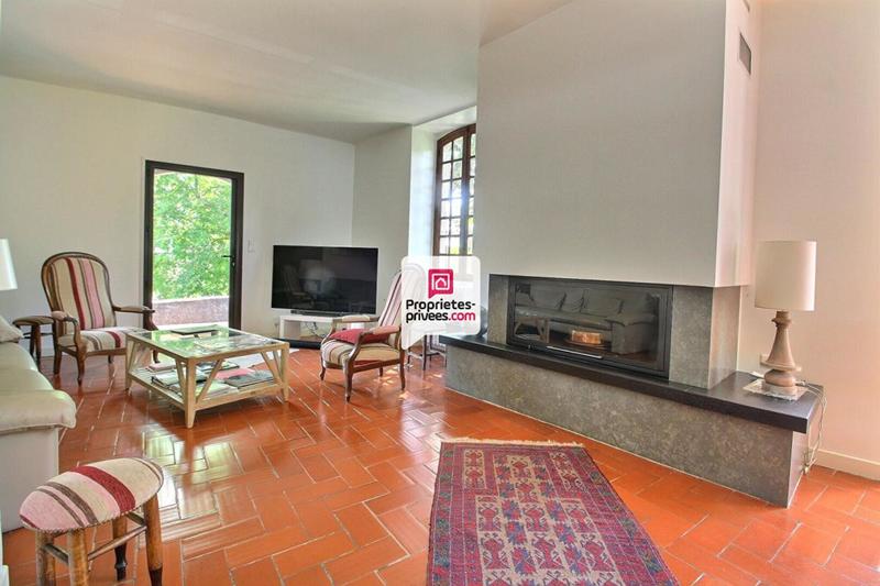 Maison - 220 m² - 8 pièces