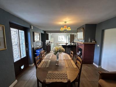 Maison traditionnelle - 235 m² - 11 pièces