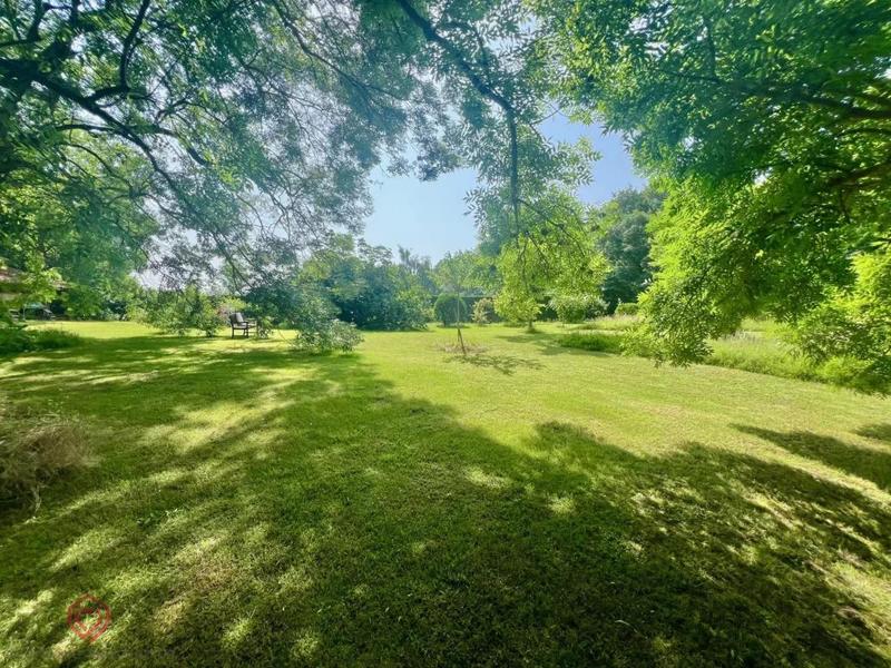 Propriété - 403 m² - 17 pièces